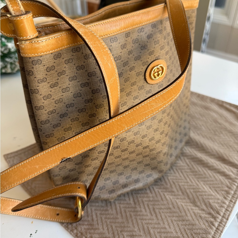 Gucci Brown Monogram Shoulder Bag - Picture 2 of 6